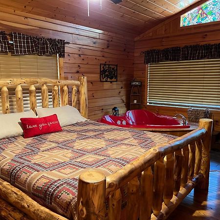 Beary Tale! Your Happily Ever After Starts Here! Сев'єрвілл Екстер'єр фото
